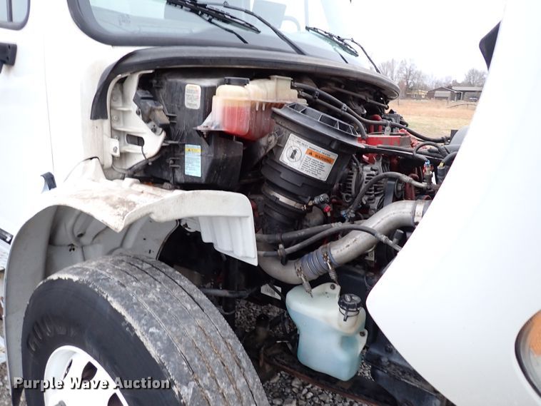 image for item IS9308 2014 Freightliner M2 106  box truck