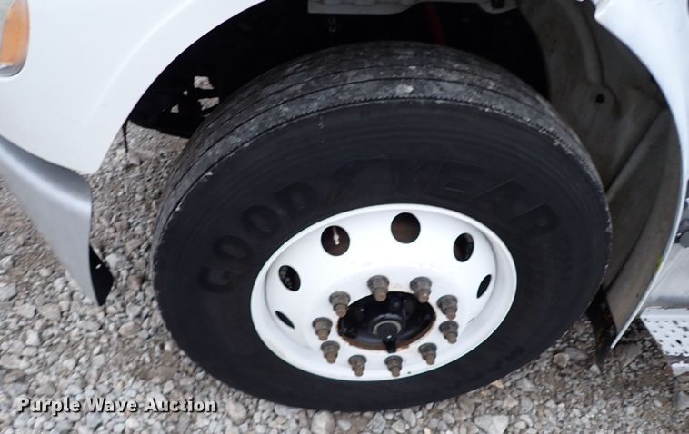 image for item IS9308 2014 Freightliner M2 106  box truck