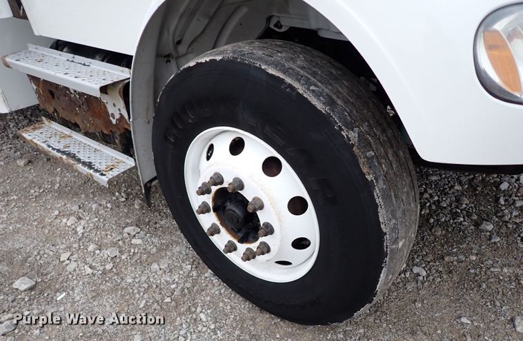 image for item IS9308 2014 Freightliner M2 106  box truck