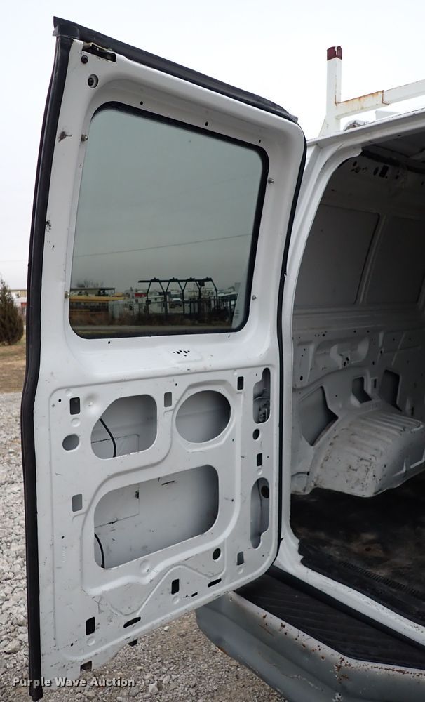 image for item IS9310 2002 Ford E150  van