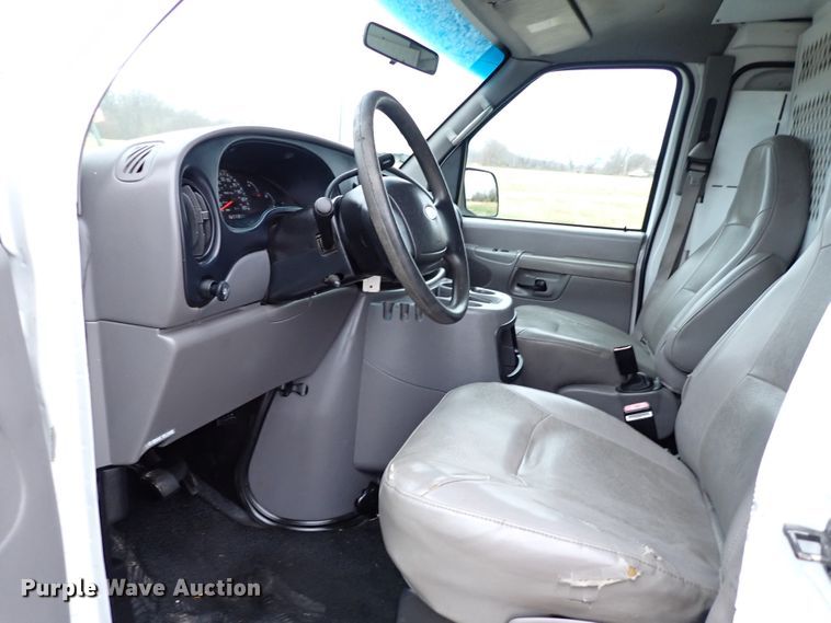 image for item IS9310 2002 Ford E150  van