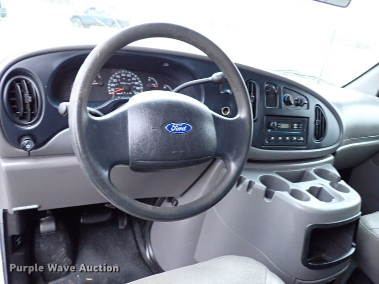 image for item IS9310 2002 Ford E150  van