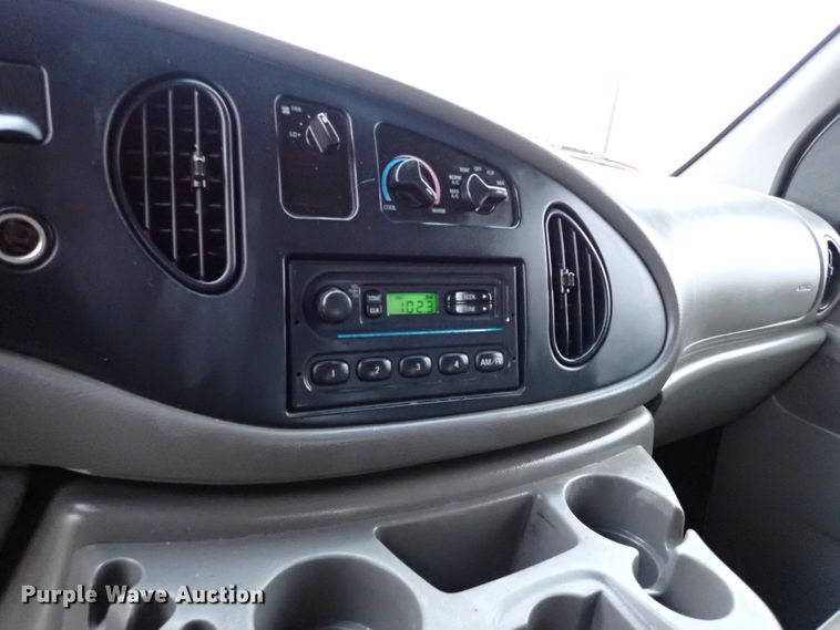 image for item IS9310 2002 Ford E150  van