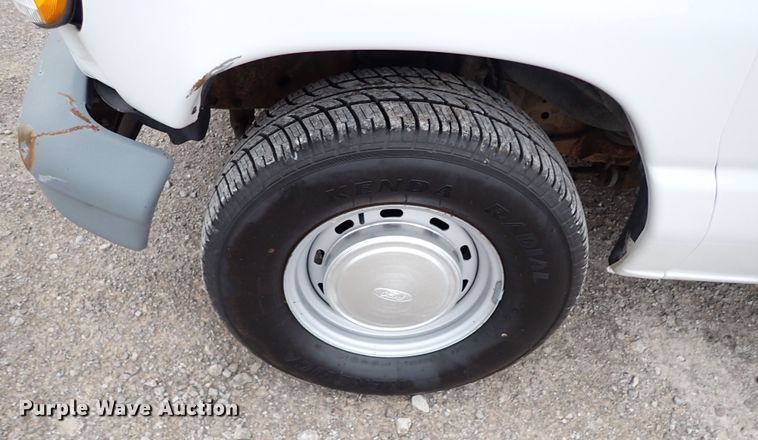 image for item IS9310 2002 Ford E150  van