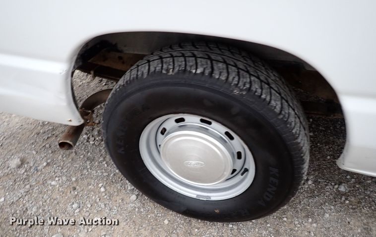 image for item IS9310 2002 Ford E150  van