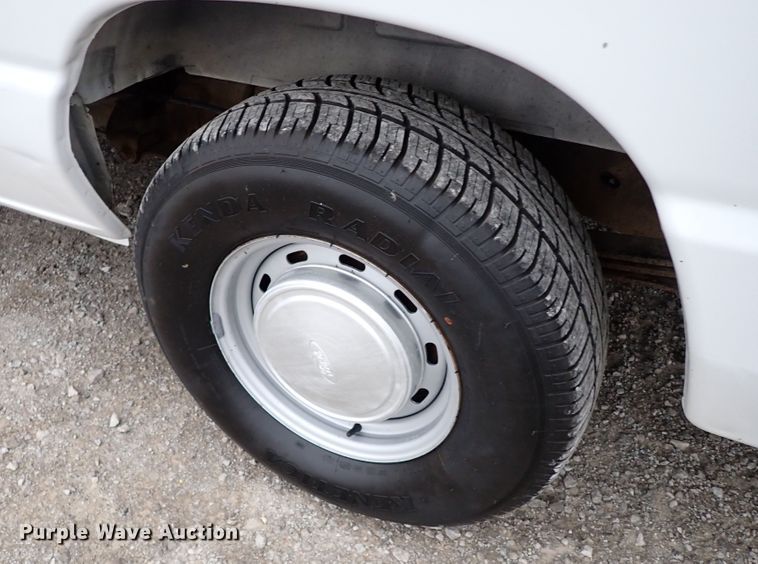 image for item IS9310 2002 Ford E150  van