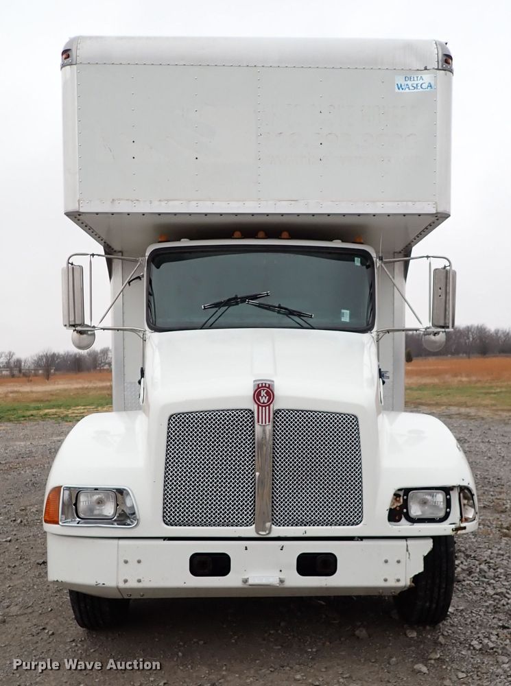 image for item IS9316 2005 Kenworth T300  box truck