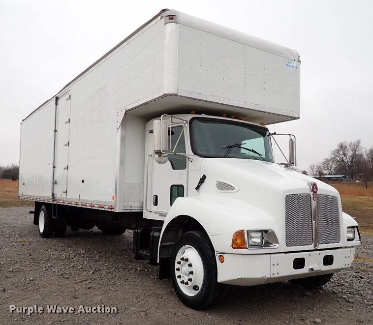 image for item IS9316 2005 Kenworth T300  box truck