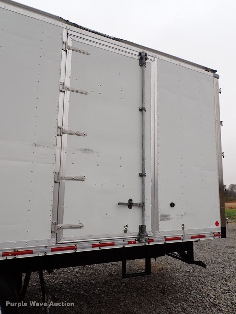 image for item IS9316 2005 Kenworth T300  box truck