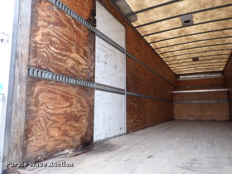 image for item IS9316 2005 Kenworth T300  box truck