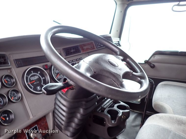 image for item IS9316 2005 Kenworth T300  box truck