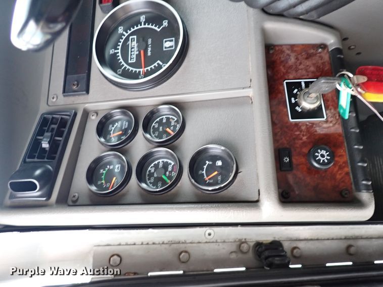 image for item IS9316 2005 Kenworth T300  box truck