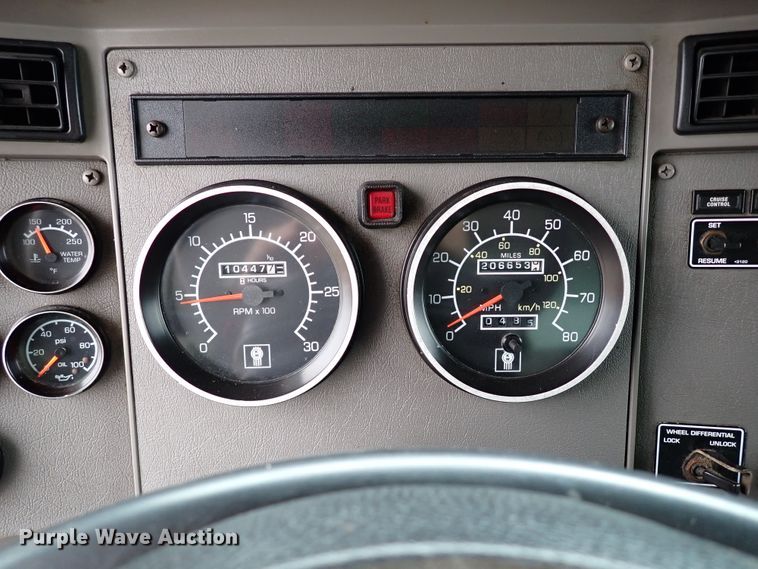 image for item IS9316 2005 Kenworth T300  box truck