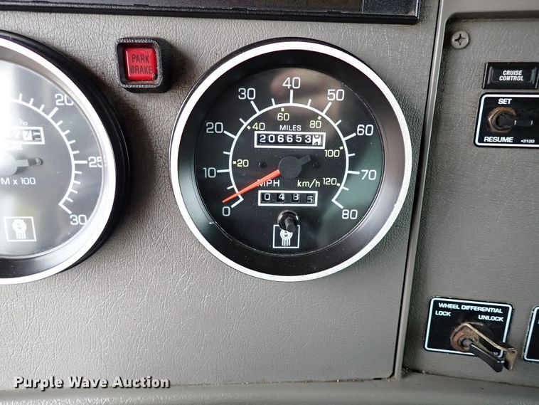 image for item IS9316 2005 Kenworth T300  box truck