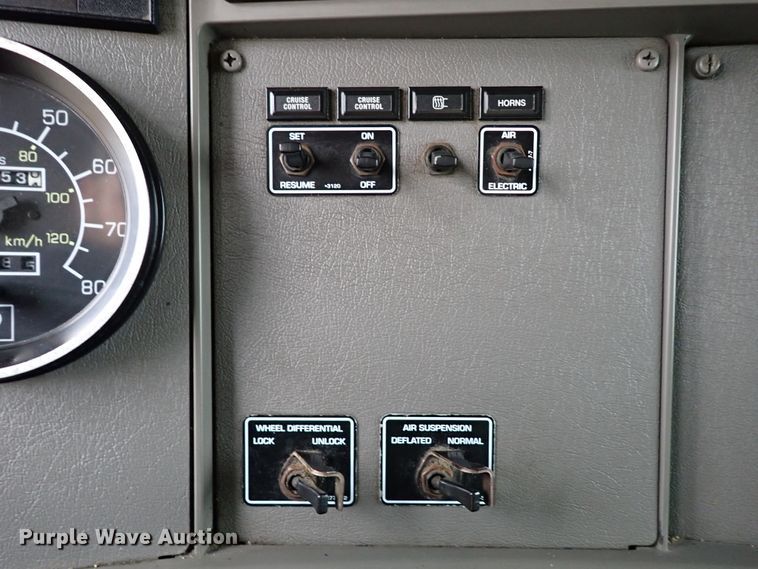 image for item IS9316 2005 Kenworth T300  box truck