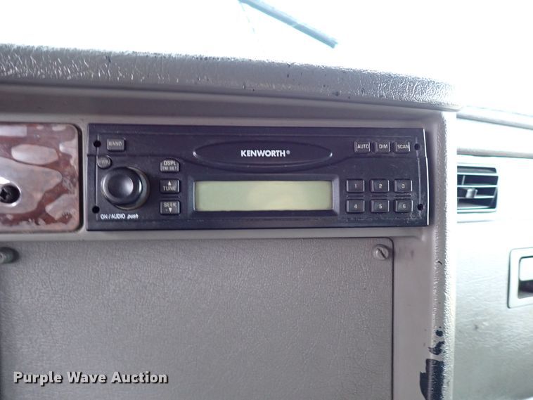 image for item IS9316 2005 Kenworth T300  box truck