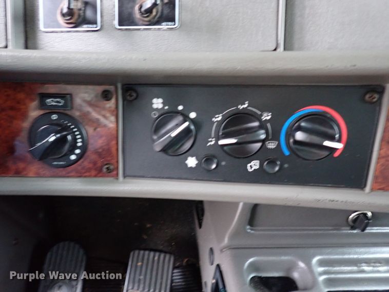 image for item IS9316 2005 Kenworth T300  box truck