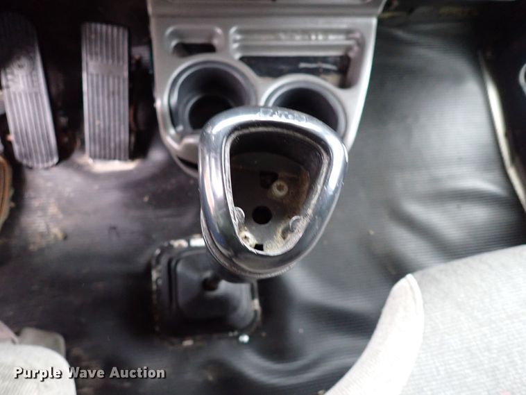 image for item IS9316 2005 Kenworth T300  box truck