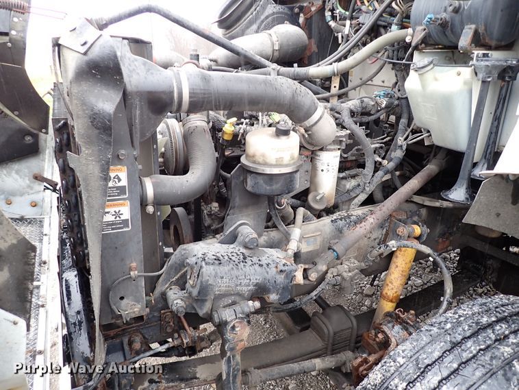 image for item IS9316 2005 Kenworth T300  box truck