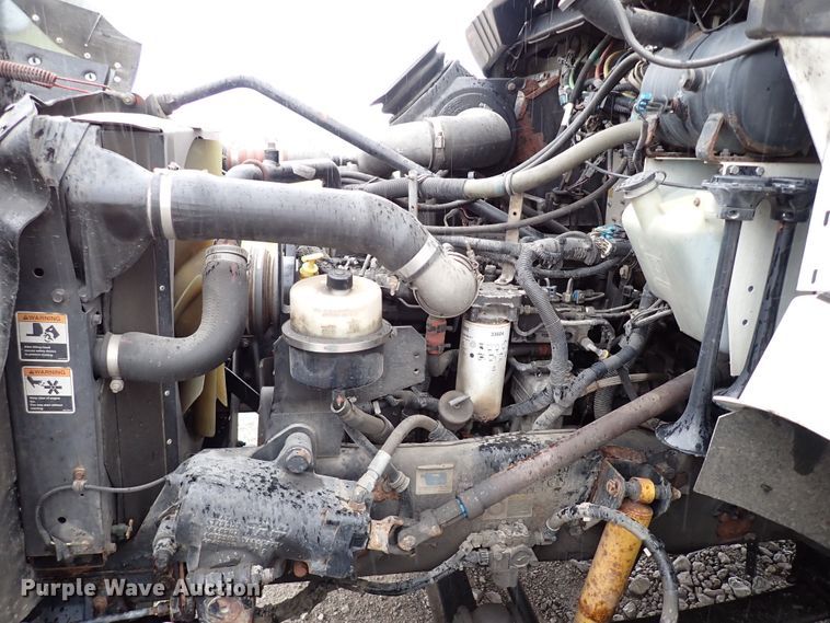 image for item IS9316 2005 Kenworth T300  box truck