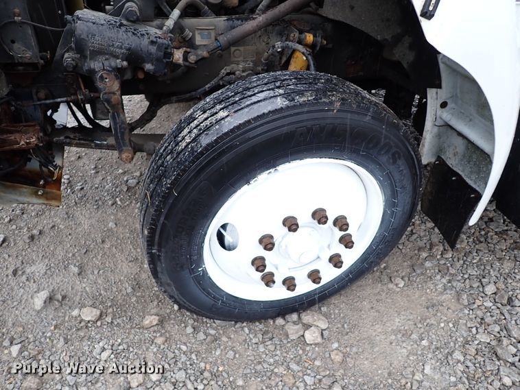 image for item IS9316 2005 Kenworth T300  box truck