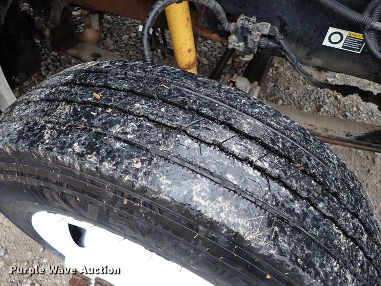 image for item IS9316 2005 Kenworth T300  box truck