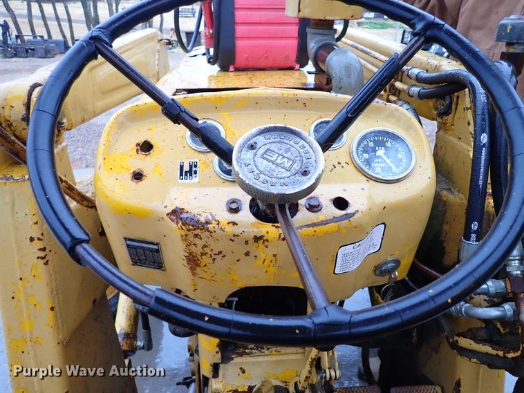 image for item IS9349 Massey Ferguson MF32  tractor