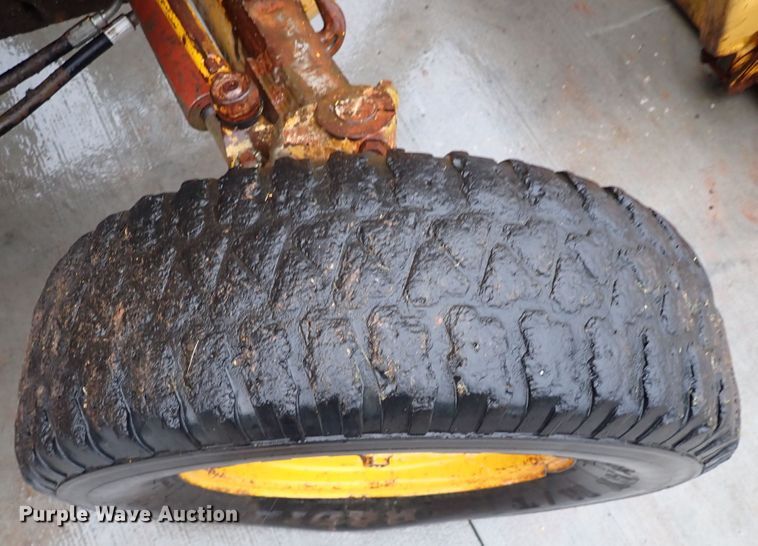 image for item IS9349 Massey Ferguson MF32  tractor