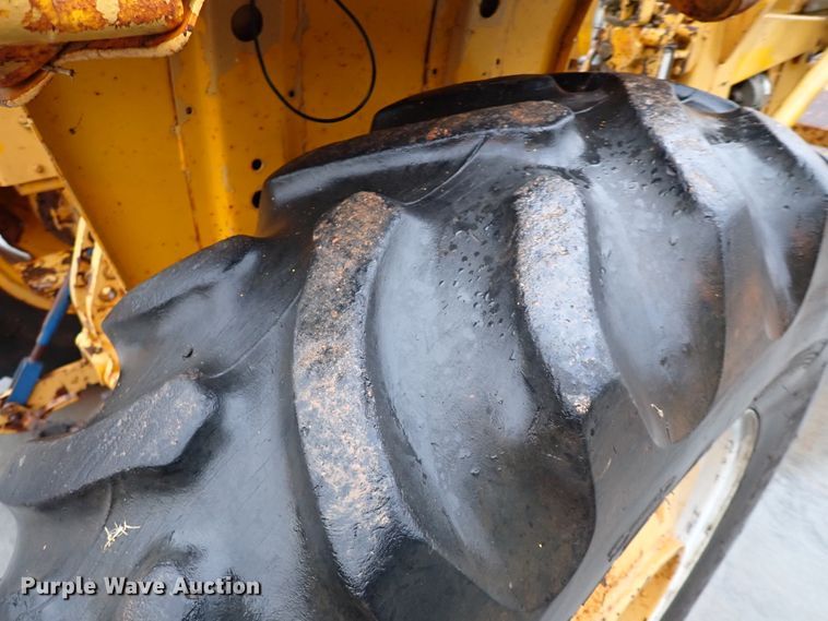 image for item IS9349 Massey Ferguson MF32  tractor