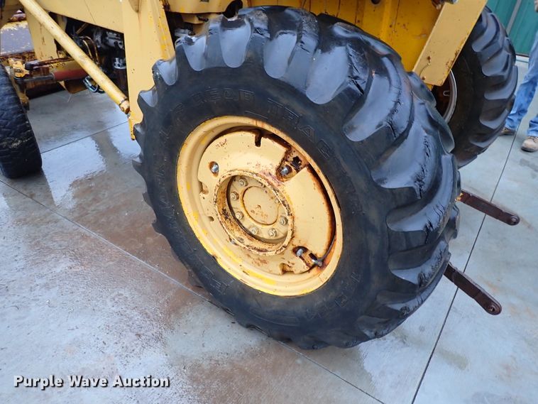 image for item IS9349 Massey Ferguson MF32  tractor