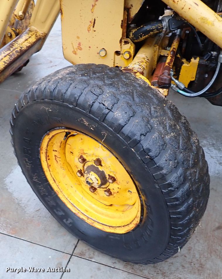 image for item IS9349 Massey Ferguson MF32  tractor