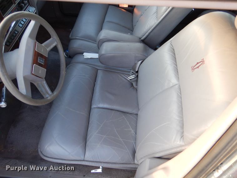 image for item IV9872 1988 Lincoln Town Car Cartier