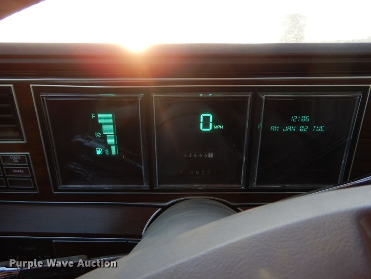 image for item IV9872 1988 Lincoln Town Car Cartier