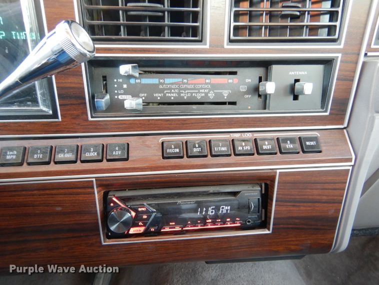 image for item IV9872 1988 Lincoln Town Car Cartier