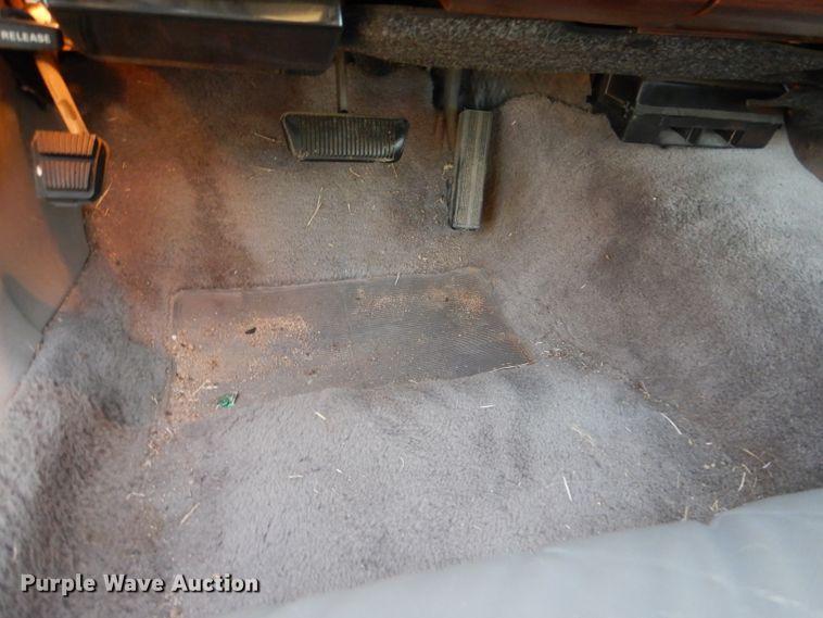 image for item IV9872 1988 Lincoln Town Car Cartier