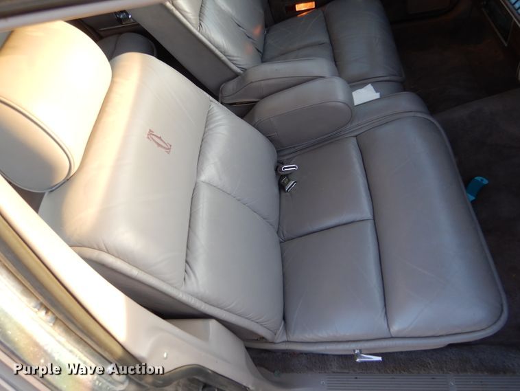 image for item IV9872 1988 Lincoln Town Car Cartier