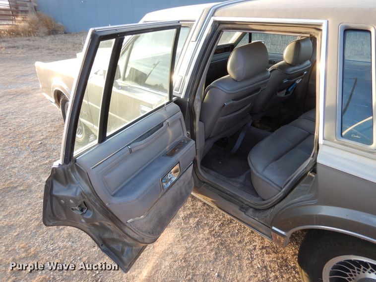 image for item IV9872 1988 Lincoln Town Car Cartier