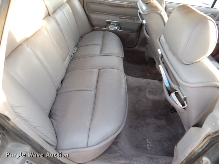 image for item IV9872 1988 Lincoln Town Car Cartier