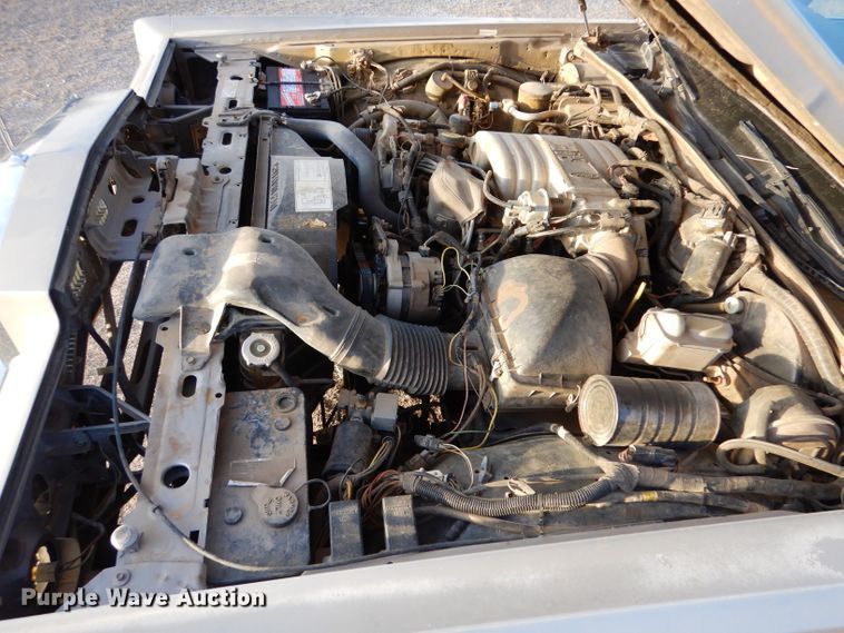 image for item IV9872 1988 Lincoln Town Car Cartier