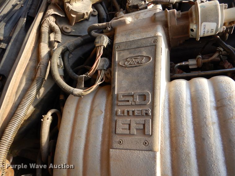 image for item IV9872 1988 Lincoln Town Car Cartier