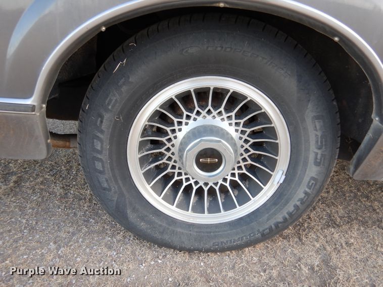 image for item IV9872 1988 Lincoln Town Car Cartier