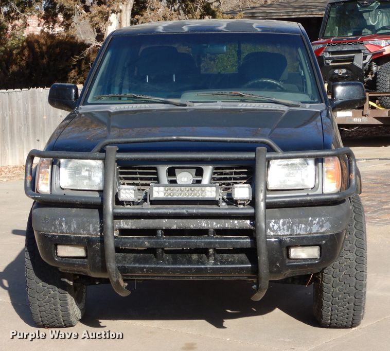 image for item IV9901 2000 Nissan Frontier  Crew Cab pickup truck