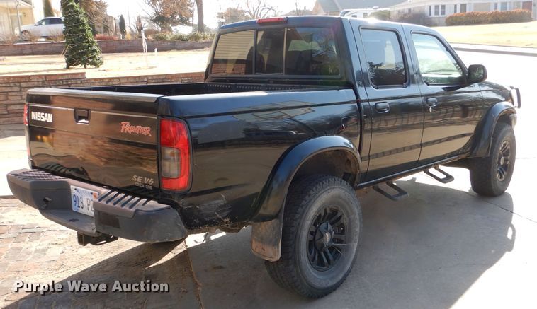 image for item IV9901 2000 Nissan Frontier  Crew Cab pickup truck