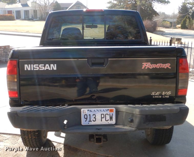 image for item IV9901 2000 Nissan Frontier  Crew Cab pickup truck