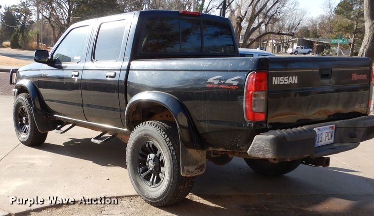 image for item IV9901 2000 Nissan Frontier  Crew Cab pickup truck