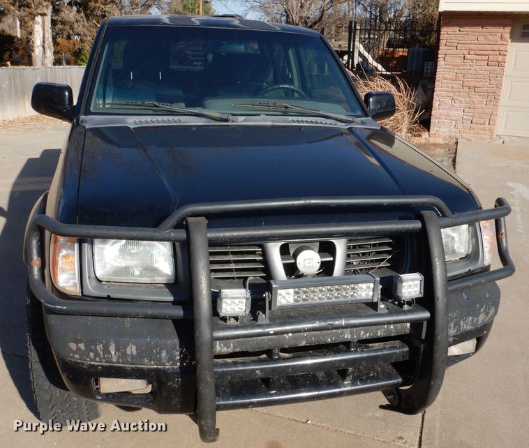 image for item IV9901 2000 Nissan Frontier  Crew Cab pickup truck