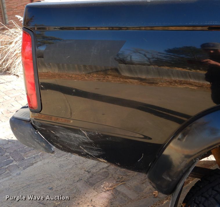 image for item IV9901 2000 Nissan Frontier  Crew Cab pickup truck