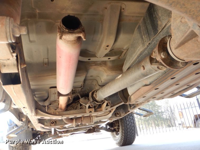 image for item IV9901 2000 Nissan Frontier  Crew Cab pickup truck