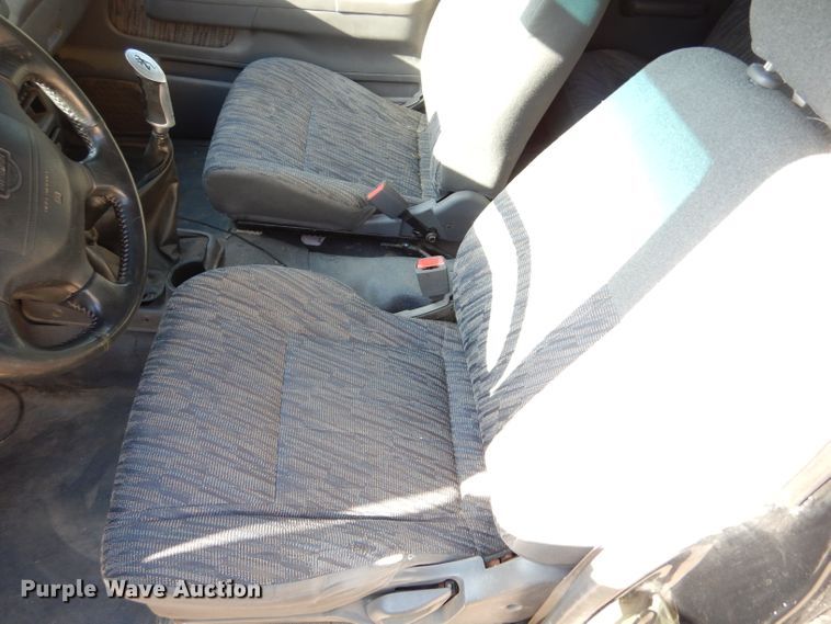 image for item IV9901 2000 Nissan Frontier  Crew Cab pickup truck