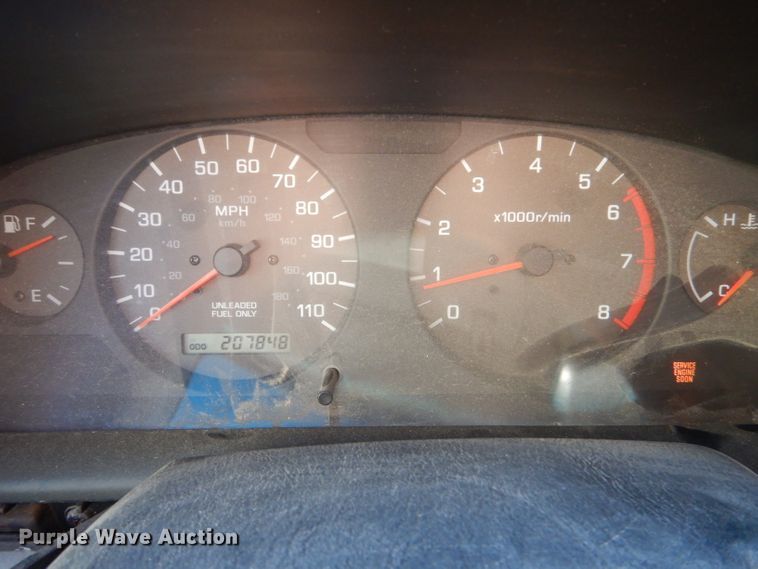 image for item IV9901 2000 Nissan Frontier  Crew Cab pickup truck